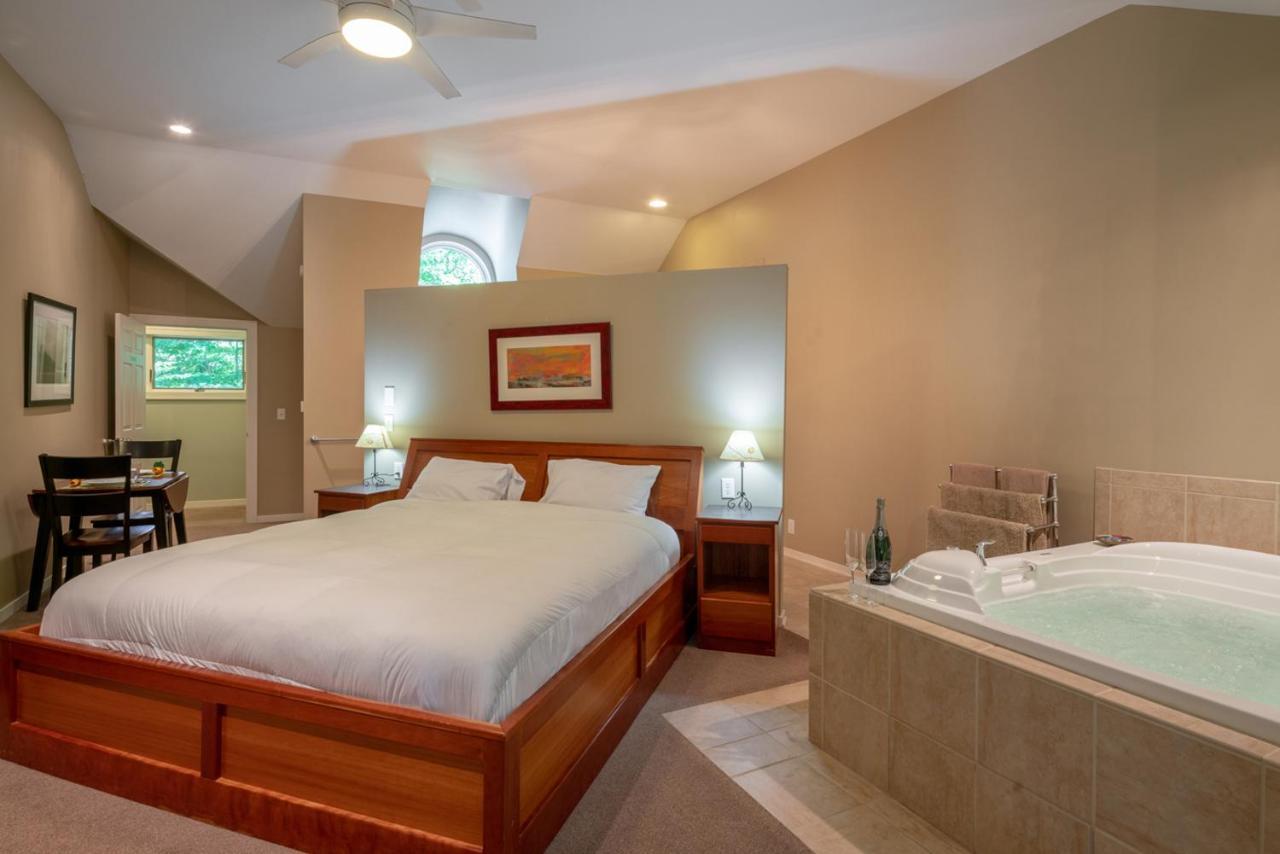 هولاند Pigeon Creek Inn - Adults Only المظهر الخارجي الصورة
